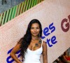 Mell Muzzillo estreia na TV na novela 'Renascer' vivendo a Ritinha. Para pré-carnaval da Grande Rio, atriz apostou em um vestido branco com fenda e decote