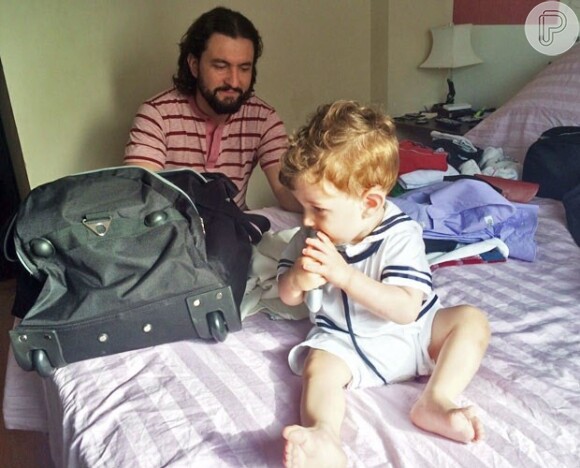 Com o filho, Alexandre, o teólogo Marco arruma as malas para o 'BBB'