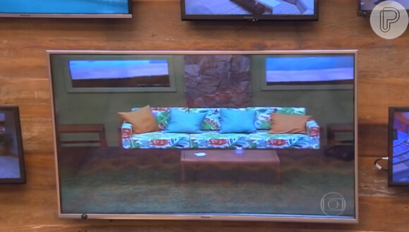 Uma das telas do quarto do líder mostra uma área da varanda