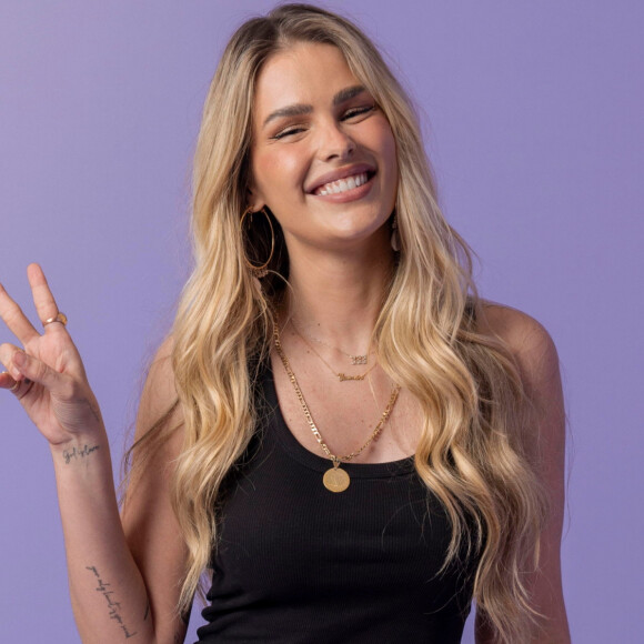 Yasmin Brunet nua na TV: confinada no 'BBB 24', modelo reaparece pelada em novela da Globo reprisada. Detalhes!