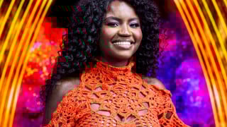 Conheça Kenya Sade, do 'The Masked Singer Brasil'? Aposta da Globo, jornalista já cobriu The Town e namora pintora