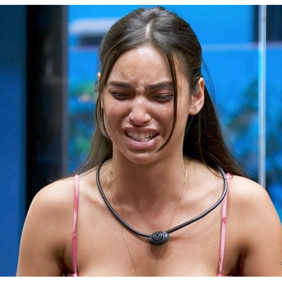 'BBB 24': Vanessa Lopes teme que brothers sejam atores e fica em prantos com teorias