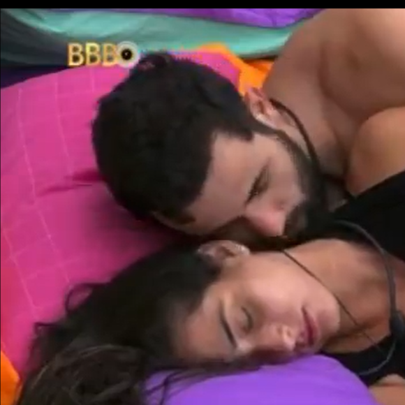 'BBB 24': Web fica agitada ao ver flagra de Matteus e Deniziane no quarto do líder