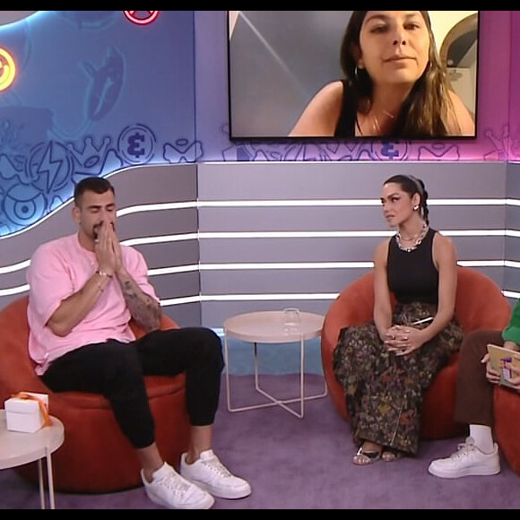 Nizam conversou ao vivo com a irmã, Hanna