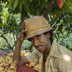 Jupará (Evaldo Macarrão) trabalha na fazenda do jovem José Inocêncio (Humberto Carrão). Ao lado de Deocleciano (Adanilo) ajudou também no manejo que tornou próspera as roças de cacau do patrão na novela Renascer