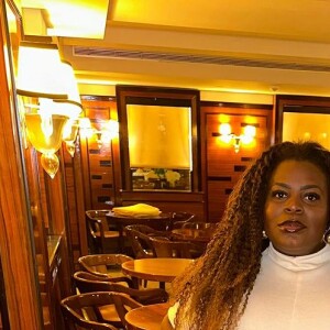 Cintura desenhada de Jojo Todynho roubou a cena nos cliques e rendeu elogios para a cantora