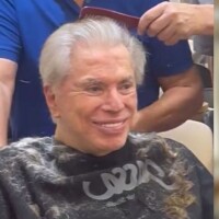 Silvio Santos, aos 93 anos, abandona os cabelos brancos, passa por mudança drástica no visual e fotos do antes e depois vão te chocar