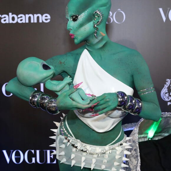 Baile da Vogue 2024: veja fotos dos looks intergaláticos das famosas na festa de Carnaval mais luxuosa do Rio de Janeiro