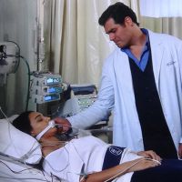 Novela 'Alto Astral': Azeitona impede que Marcos mate Sueli no hospital