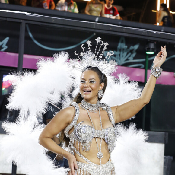 Paolla Oliveira já entregou looks icônicos nos ensaios da Grande Rio e promete grandes surpresas para a Sapucaí