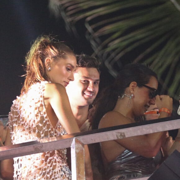 Bruna Marquezine e Sasha Meneghel curtem trio de Ivete Sangalo em Salvador