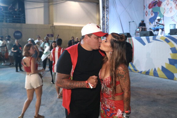 Carnaval 2024 do Rio teve beijo de Taty Zatto no marido, na Sapucaí