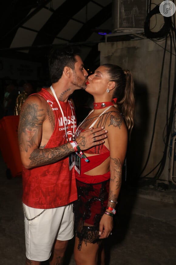 Carnaval 2024: o casal de ex-BBBs Diego e Fran Grossi também se beijaram em camarote