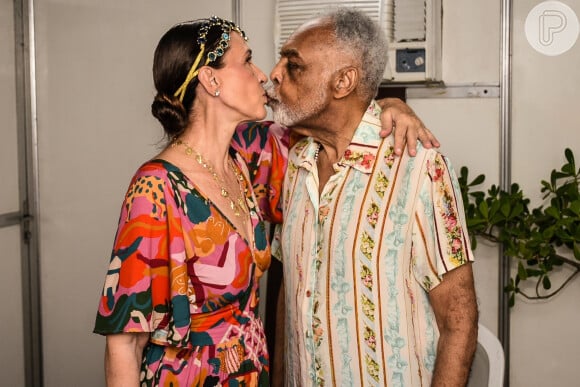 Carnaval 2024: Gilberto Gil beijou Flora Gil no Camarote 222 em Salvador
