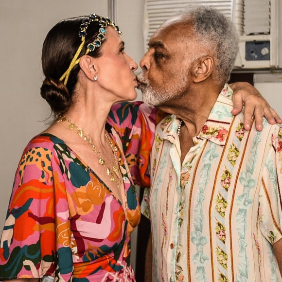 Carnaval 2024: Gilberto Gil beijou Flora Gil no Camarote 222 em Salvador