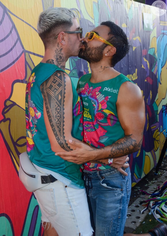 Carnaval 2024 de São Paulo teve beijo de Mauro Souza e Rafael Piccin