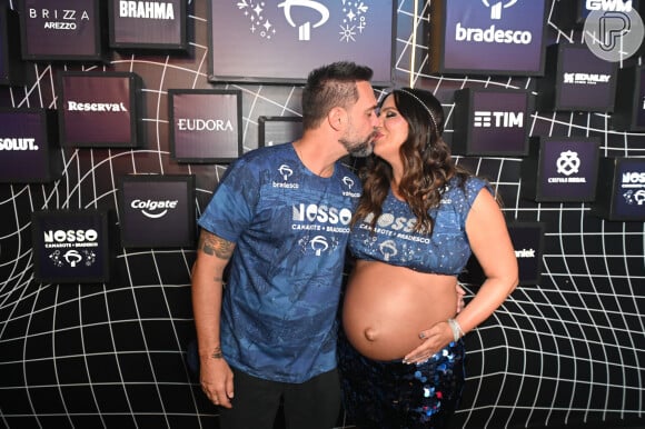 Carnaval 2024: em gravidez, Carol Sampaio beijou o marido, Frederico Xavier