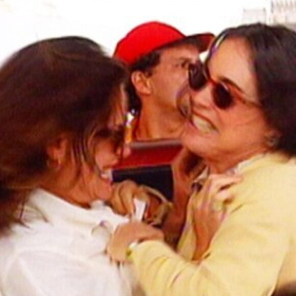Paula (Carolina Ferraz) e Helena (Regina Duarte) saem no tapa em História de Amor