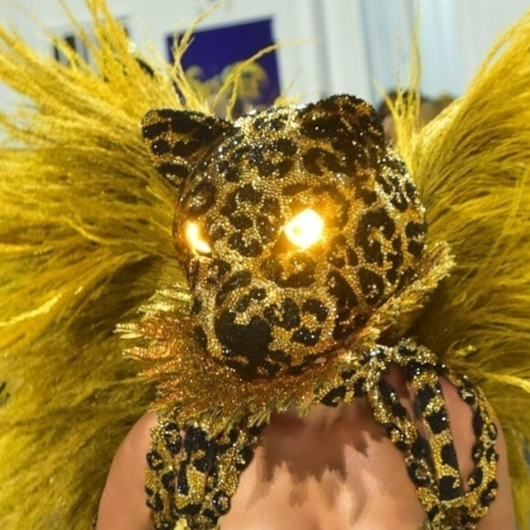 Fantasia de onça de Paolla Oliveira no carnaval 2024 do Rio causava grande dificuldade para a atriz, rainha de bateria da escola