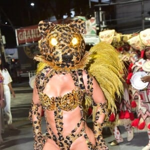 Paolla Oliveira no carnaval 2024: capacete que se transformava em cabeça de onça impedia atriz de ouvir direito e ver. 'No escuro'