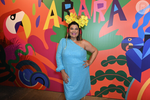Baile da Arara 2024: Fabiana Karla entrou no ritmo de Carnaval com um adereço na cabeça