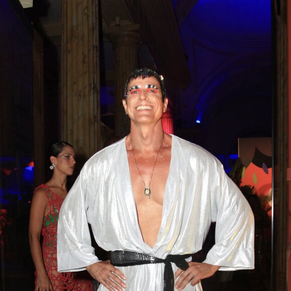 Baile da Arara 2024: Reynaldo Gianecchini brilhou de kimono no evento carnavalesco