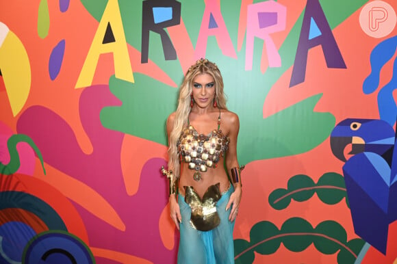 Baile da Arara 2024: Lore Improta deixou a barriga de fora em fantasia de Carnaval