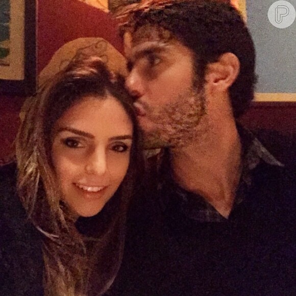 Kaká beija Carol Celico durante jantar romântico nos Estados Unidos: 'Muito bom', escreveu a blogueira na legenda da foto compartilhada no Instagram nesta terça-feira, 20 de janeiro de 2015