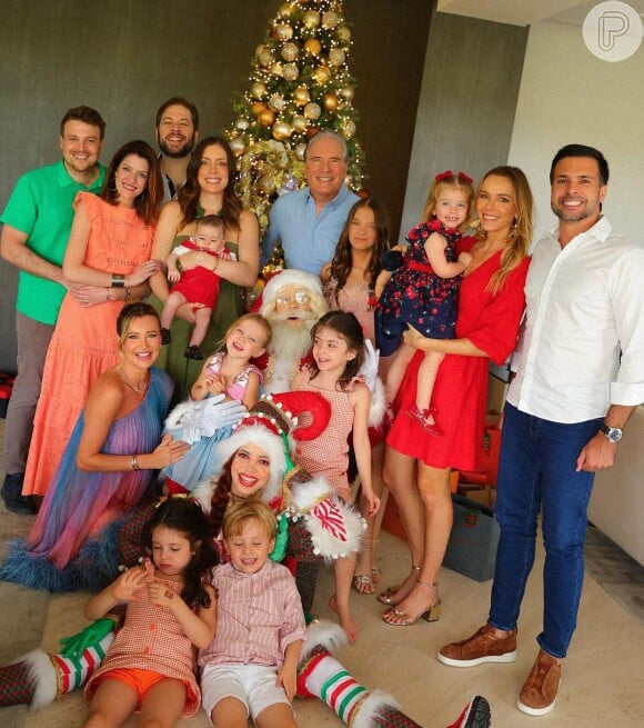 Roberto Justus reuniu mulher, filhos, genros, nora e netos no Natal de 2023