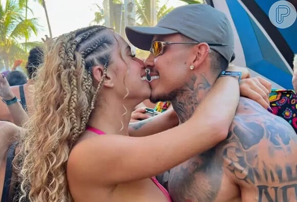 Miss Bumbum 2023, Larissa Sumpani foi flagrada em um momento íntimo com o namorado, o ator de filmes pornô gay Vitor Prado, durante o Carnaval.