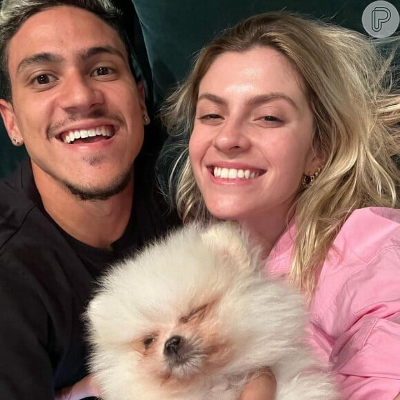Mulher de Pedro, do Flamengo, a psicóloga Fernanda Nogueira é apaixonada por cães e é atriz