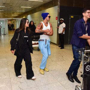 Luan Santana e Jade Magalhães foram flagrados no Aeroporto de Guarulhos, em São Paulo, na manhã desta terça-feira (27)