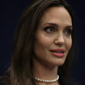 Angelina Jolie também já revelou ter sido diagnosticada com Paralisia de Bell em 2016