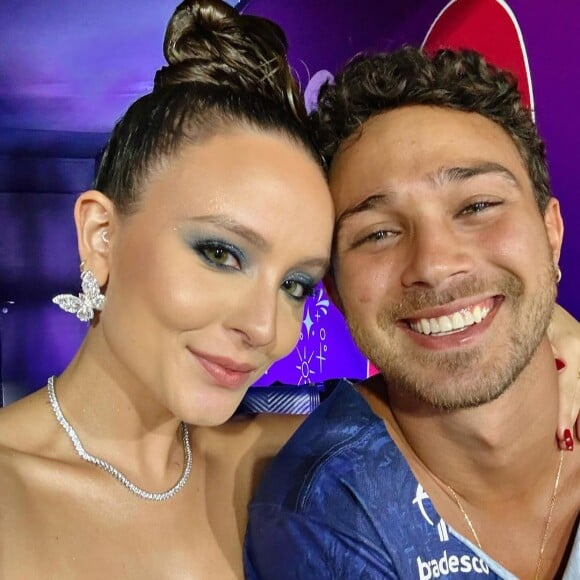 Larissa Manoela apareceu em um vídeo bem 'gente como a gente', publicado por André Luiz Frambach em seu Instagram