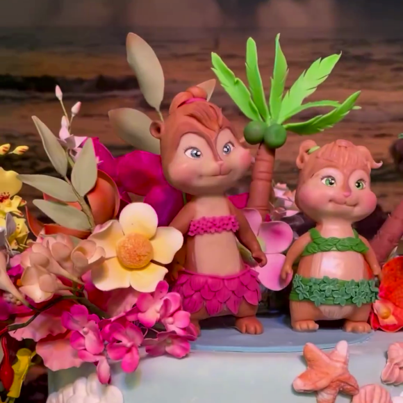 Marina e Helena completaram 6 anos e escolheram os personagens do filme 'Alvin e os Esquilos' como tema