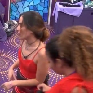 Wanessa Camargo expulsa do 'BBB 24'? Cantora se desculpou com Davi após bater em sua perna. Web se divide entre defender e acusar a artista