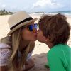 Claudia Leitte fez uma declaração de amor ao filho Davi ao publicar uma foto em seu Instagram na qual aparece dando um selinho no menino