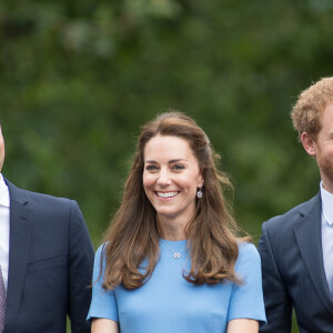 Amizade entre Kate Middleton e Principe Harry era até forte no inicio da relação de Kate e Principe William