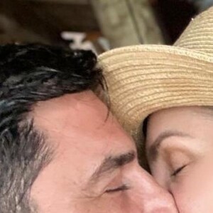 Ana Hickmann e Edu Guedes postaram foto de beijo na web