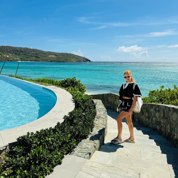 Marina Ruy Barbosa ainda usou um conjuntinho preto e branco