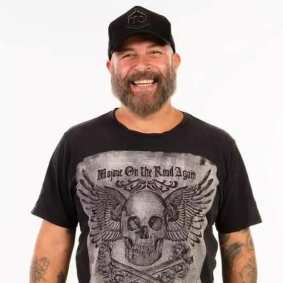 Mingau, do Ultraje a Rigor, vai passar por outra cirurgia após tiro na cabeça: 'Muito dolorido para mim, mas não posso perder as esperanças e o otimismo', afirmou filha do músico