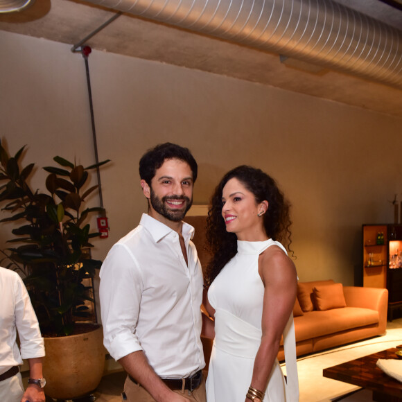 Duda Nagle e Michele Balsamão estiveram presentes na mostra de decoração Artefacto, no bairro dos Jardins, em São Paulo, nesta sexta (15)