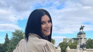 Laura Pausini é fã de fotos sem maquiagem: 7 fotos da cantora italiana queridinha no Brasil que esbanja beleza aos 49 anos
