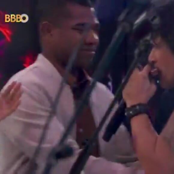 'BBB 24': Davi foi ignorado por Paulo Ricardo, que abraçou a todos os outros brothers