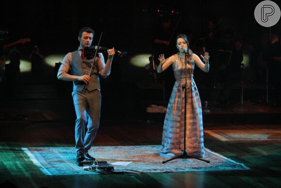 Lucas dividiu o palco com a mulher, Sandy, durante gravação do DVD da Família Lima no Auditório Ibirapuera, em São Paulo. 'Melhor pessoa', declarou