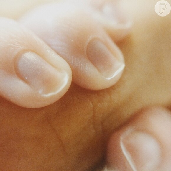 Registro único das mãos de seu primeiro filho, Theo: 'Meu amor', legendou a cantora ao publicar foto em sua rede social Instagram