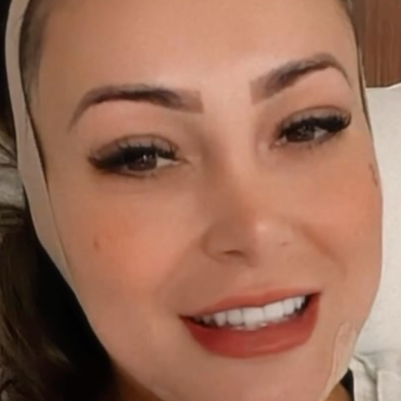 Andressa Urach está afastada das gravações dos vídeos pornôs por conta do combo de cirurgias plásticas que fez recentemente