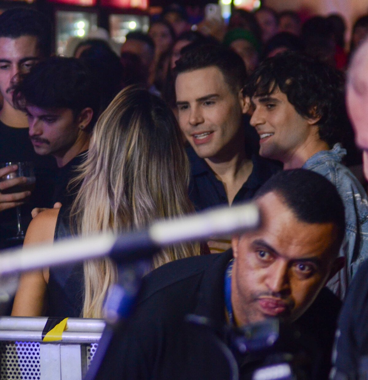 Foto: Fiuk e Deolane Bezerra se encontraram com Luiz Bacci em show de  Simone Mendes no Villa Country em 5 de abril de 2024 - Purepeople