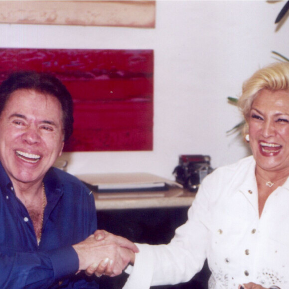 Silvio Santos e Hebe Camargo em foto da década de 2000 quando apresentadora renovou contrato com o SBT, onde esteve de 1986 a 2010, retornando em 2012 às vésperas da morte e sem reestrear no canal