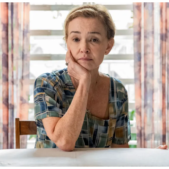 Julia Lemmertz será mãe de Carolina, começa a questionar o irmão após saber dos abusos cometidos por Jayme